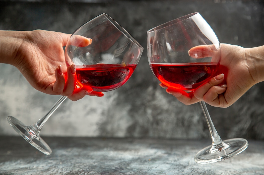 Jak wybrać idealne kieliszki do czerwonego wina?