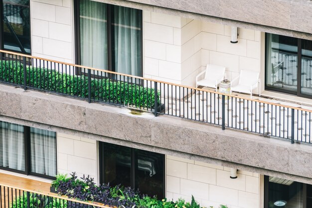 Jak wybrać odpowiednie materiały do budowy balkonu czy ogrodu?