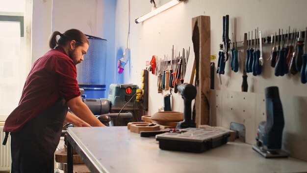 Praktyczne porady dotyczące wyboru narzędzi do domowego warsztatu