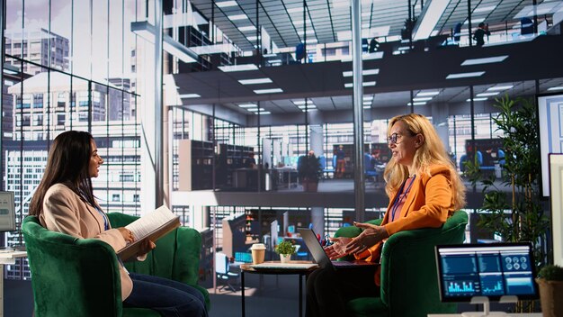 Jak biura serwisowane mogą wspierać rozwój małych firm?