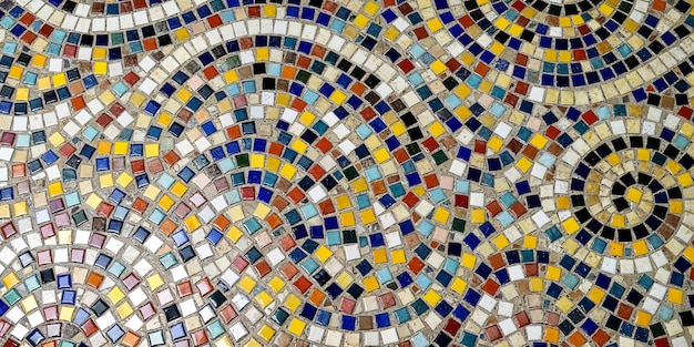 Kreatywne sposoby na wprowadzenie koloru do przestrzeni kąpielowej za pomocą płytek dekoracyjnych